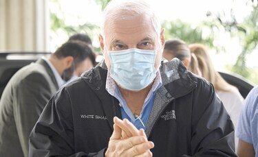 Expresidente Martinelli es operado de la columna, la víspera del nuevo juicio por los pinchazos