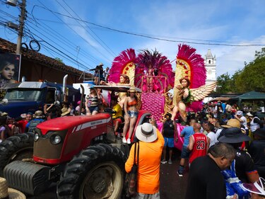 Sábado Picante: ‘Momotretos’, la basura legislativa