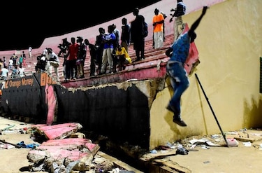 Ocho personas mueren en estampida en un estadio de Senegal