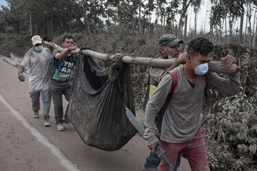 Sube a 69 la cifra de muertos en Guatemala por erupción volcánica