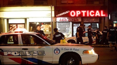 Balacera en Toronto deja dos muertos y 14 heridos