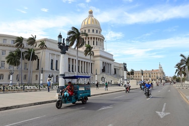 Los triciclos eléctricos en La Habana: la alternativa a la crisis energética en Cuba