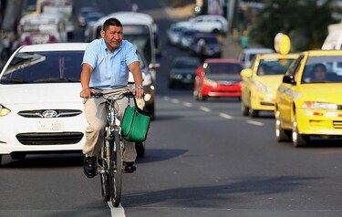Medio día libre para funcionarios si usan bicicleta en Colombia