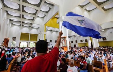 Recuerdan con una misa a los muertos y detenidos en las protestas