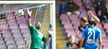 Napoli empata con Torino y deja vía libre al Juventus
