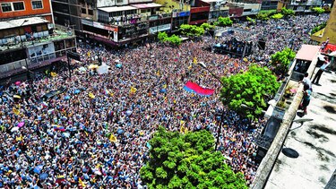 OPOSITORES DE NICOLÁS MADURO ‘SE TOMARON’ CARACAS