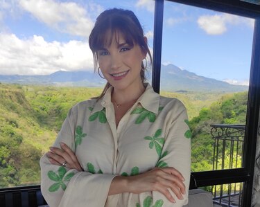 Reina de belleza panameña incursiona en la producción de teatro y música