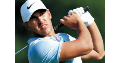 Koepka lidera y Tiger batalla en el Campeonato de la PGA