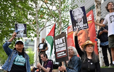 Protestan en Londres contra extradición de Julian Assange