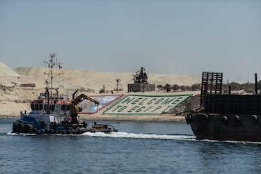 Desaparece un marinero al hundirse un remolcador en el Canal de Suez