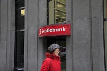 Scotiabank despedirá mil 500 trabajadores y cerrará 120 agencias en el mundo