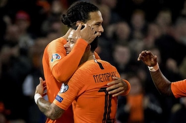 Holanda inicia con goleada en un brillante partido de Depay