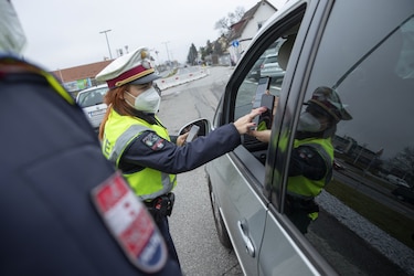 Austria se blinda contra la Covid-19: confina a los no vacunados e inmuniza a los niños en Viena
