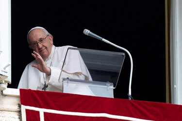 El papa Francisco será sometido a una infiltración de rodilla para aliviar el dolor