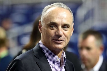 MLB analiza aplicar cambios para acelerar partidos