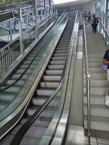 Detención de escaleras mecánicas en horas pico responde a medidas de seguridad, señala el Metro