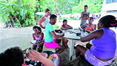 Cubanos, a merced del Gobierno