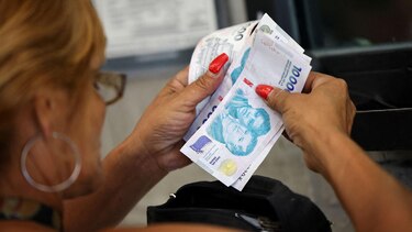 ‘Efecto Tequila’: qué pasó cuando el Tesoro de Estados Unidos rescató a México hace 30 años y cómo se compara ahora con el caso de Argentina