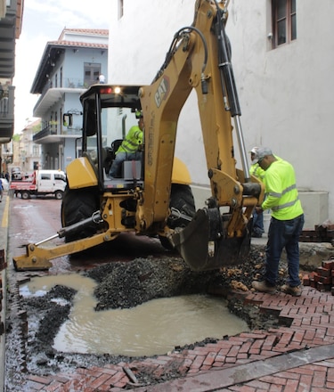 Residentes y empresarios del Casco Antiguo denuncian meses de baja presión y falta de agua