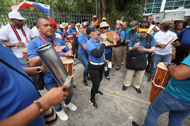 Educadores no se rinden: reclaman salarios retenidos durante el paro