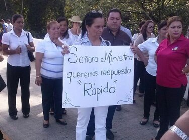 Docentes cierran el puente sobre el río Estivaná