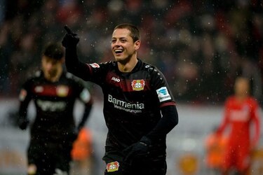 Chicharito Hernández marca dos goles en triunfo del Bayer Leverkusen
