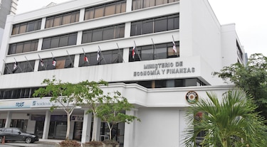 Limitan viajes al exterior, viáticos y consumo de combustible a funcionarios por alza del petróleo