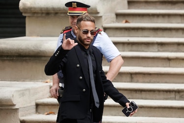 Neymar será llamado a declarar como testigo en caso de joyas de origen ilegal