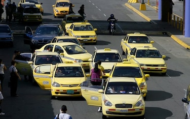 ¿Quiénes son los dueños de los cupos de taxis? La Corte obliga a entregar la información al diputado Silva, y la ATTT divulga una lista de 2,150 páginas
