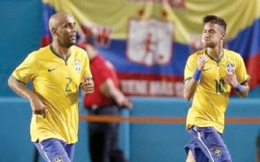 Fabinho reemplaza a Maicon