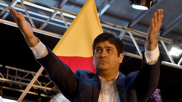 Carlos Alvarado, novelista, roquero y presidente electo de Costa Rica
