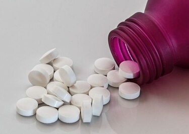 Farmacéutica frena medicamento por críticas a precio