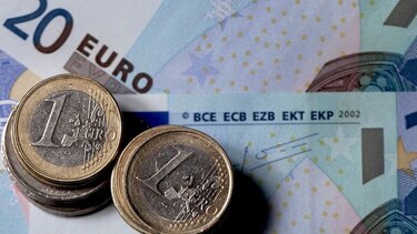 La troika continúa la revisión del rescate griego tras extensión del programa