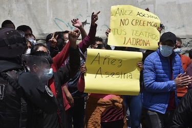 Manifestantes impiden hospitalización de expresidenta de Bolivia en huelga de hambre