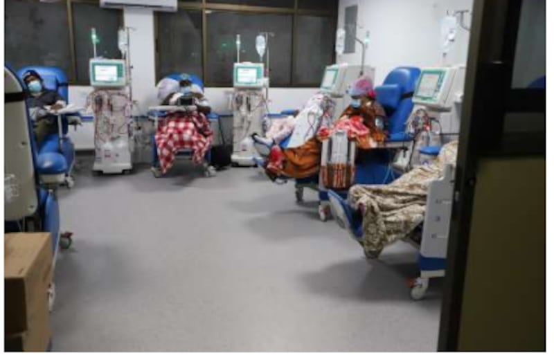 Pacientes denuncian carencias en hemodiálisis del Santo Tomás; hospital asegura atención normal