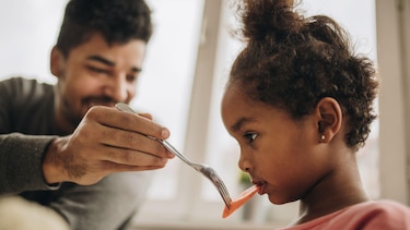 6 formas respaldadas por la ciencia para hacer que los niños coman verduras