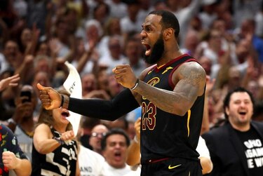 Con 46 puntos de LeBron, Cavs sobreviven ante Celtics