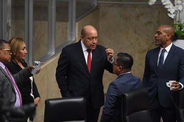 Diputados Jairo ‘Bolota’ Salazar y Crispiano Adames protagonizan altercado en la Asamblea Nacional; se habla de puños y patadas