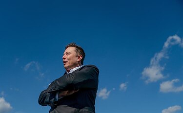Un año de Elon Musk con su red social: Guerra al ‘woke’, altavoz de la derecha y desinformación