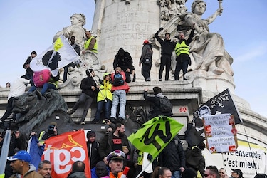 Sindicatos salen unidos a la calle en Francia para hacer retroceder al gobierno