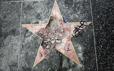 Sentencian a quien vandalizó la estrella de Donald Trump