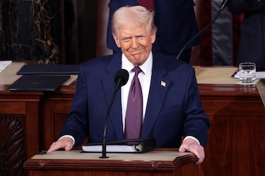Trump anuncia un arancel del 25% para los automóviles fabricados fuera de Estados Unidos