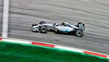 Rosberg marca el paso en los libres de Malasia