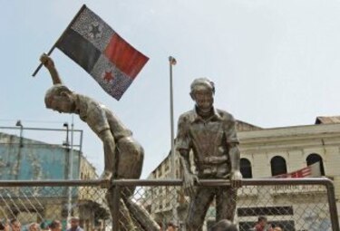 Develan monumento en honor a mártires