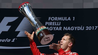 Vettel se sobrepone a problema mecánico y gana GP de Hungría
