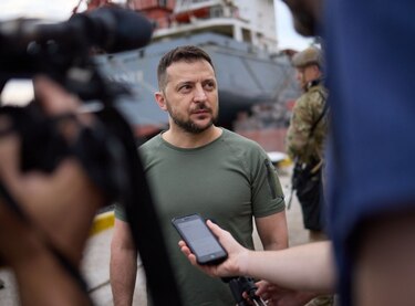 Presidente de Ucrania pide evacuar la región de Donetsk