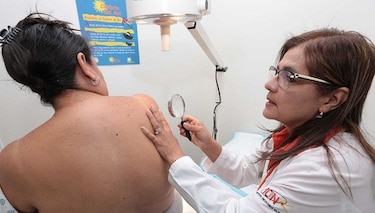 Una campaña con la que se busca evitar el cáncer de piel