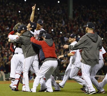 La historia le sonríe a Boston con el título de la Serie Mundial