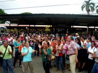 Padres de familia de colegio de Macaracas dan plazo a Meduca