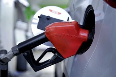 Venezuela comenzó a vender gasolina en pesos colombianos